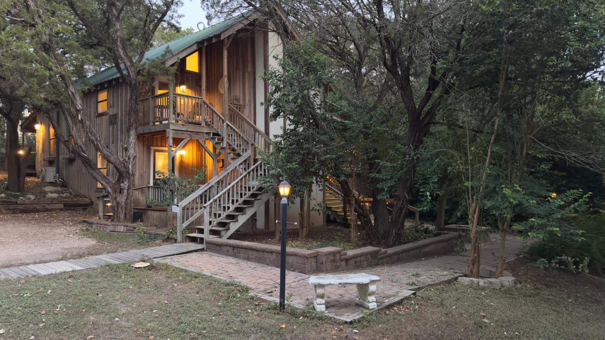 Bed And Breakfast On White Rock Creek Уэйко Экстерьер фото