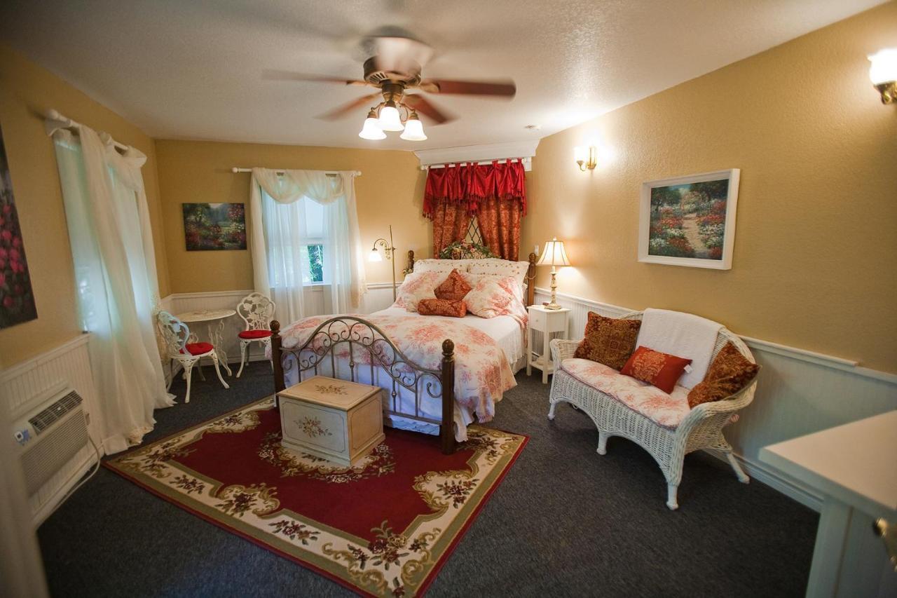 Bed And Breakfast On White Rock Creek Уэйко Экстерьер фото