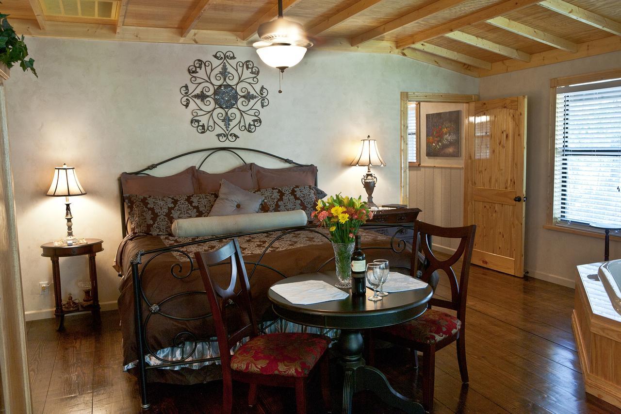 Bed And Breakfast On White Rock Creek Уэйко Экстерьер фото